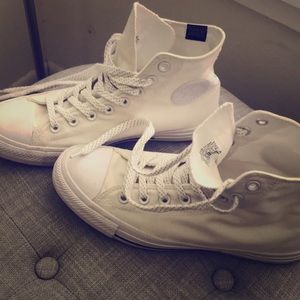 White chucks size 10